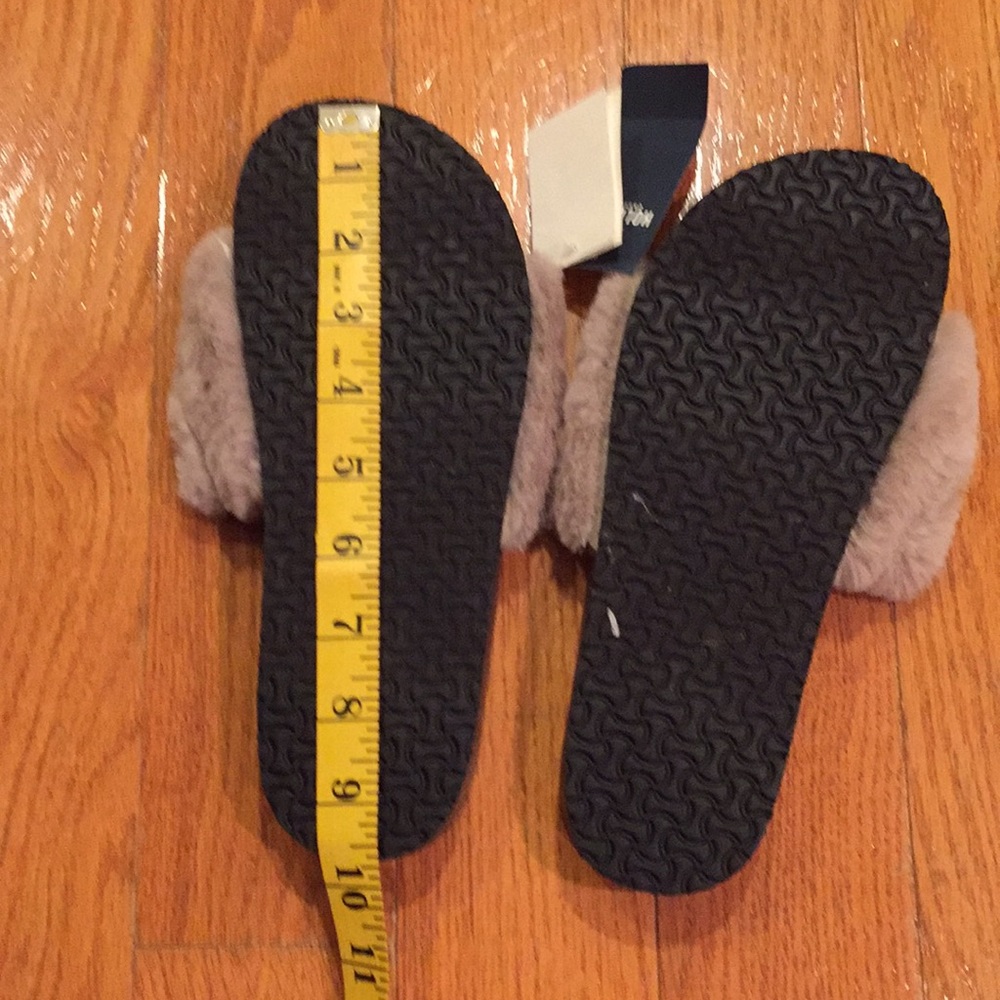 Hollister furry slides - Picture 7 of 8